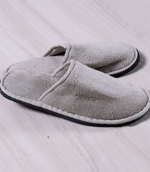 Pantufa Masculina Em Plush Bene Casa Bege