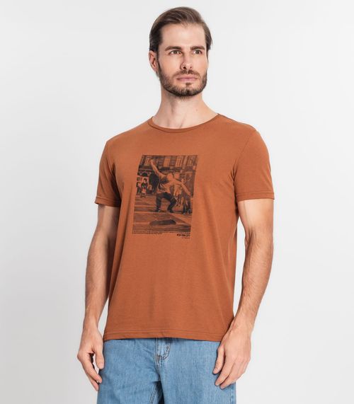 Camiseta Masculina Meia Malha Estampada Ultimato Marrom