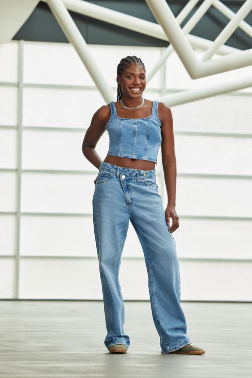 Calça Jeans Reta com Cós Assimétrico Azul Claro - INK