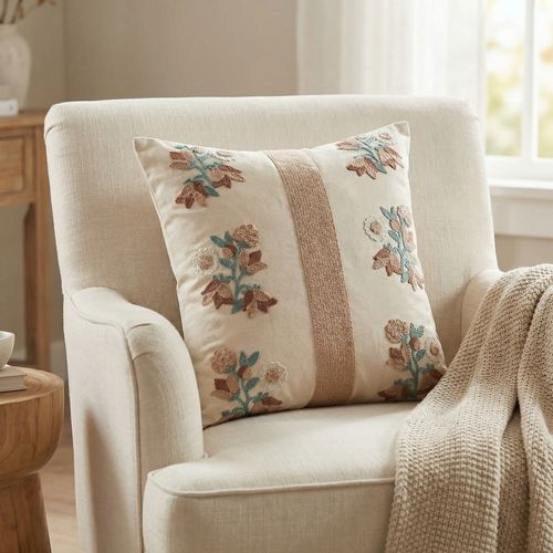 Capa de almofada tradicional bordada floral creme 43x43 cm - Pernambucanas Casa