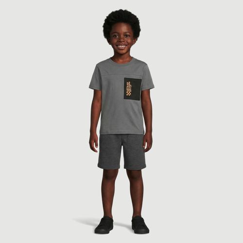 Camiseta Masculina Manga Curta com Recorte E Bolso com Frase Cinza - Yeapp