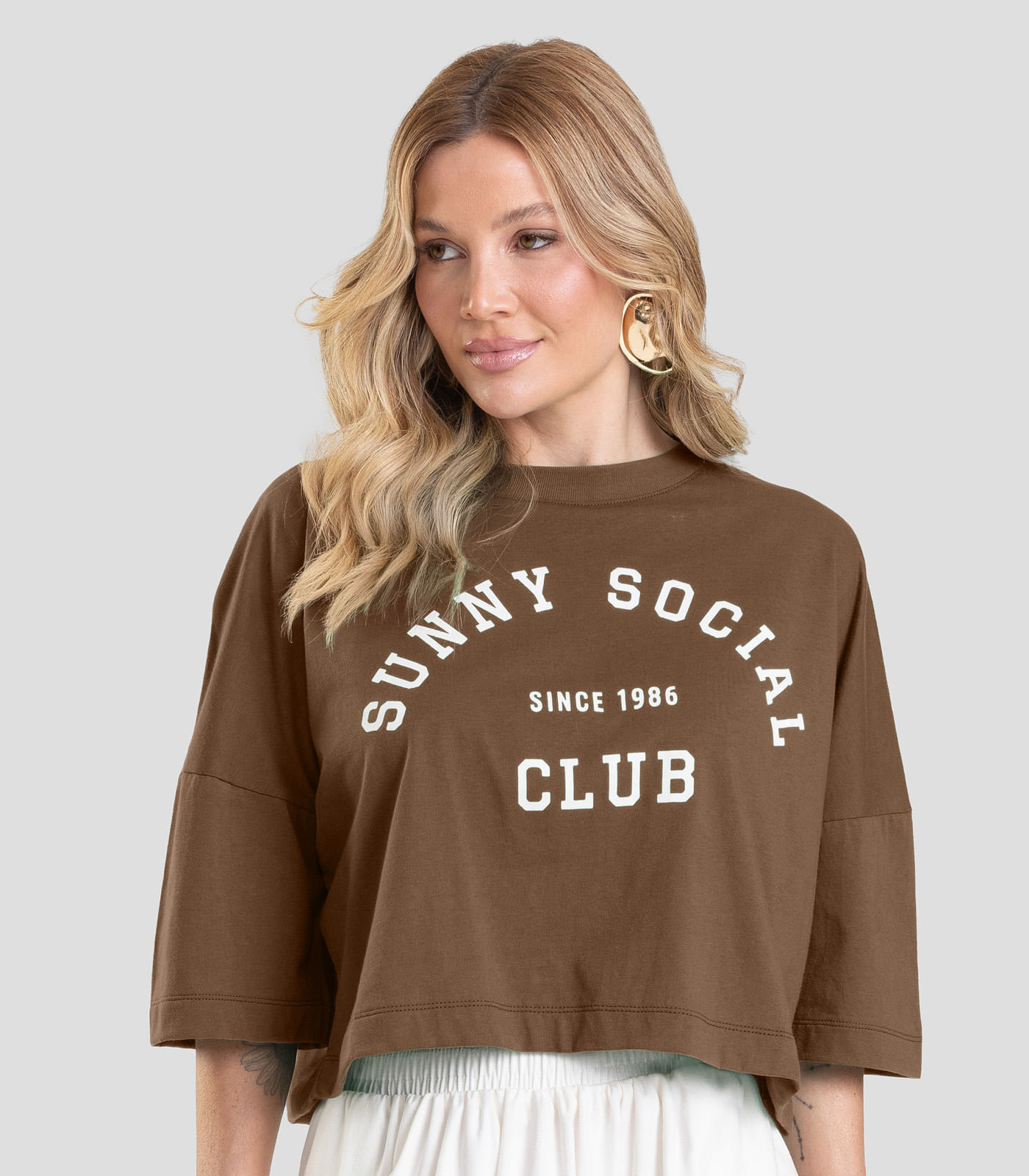 T- Shirt Feminina Cropped Dianna Marrom